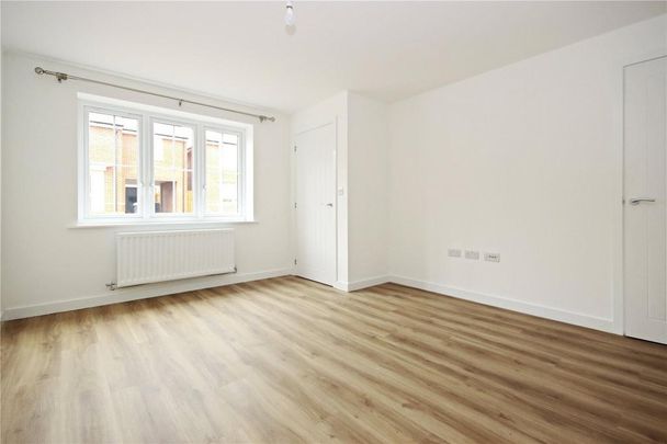 3 bedroom end of terrace house to rent - Photo 1