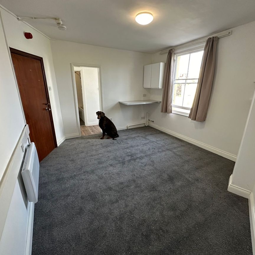 Studio Flat, Thornleigh Road, BS7 - Photo 1