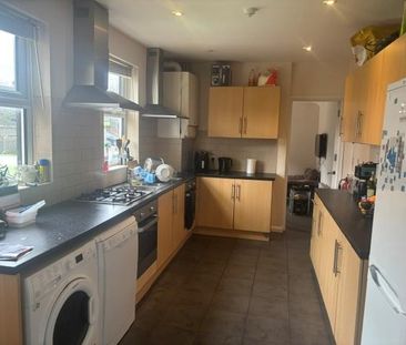 1 bedroom in a flat share to rent - Photo 5