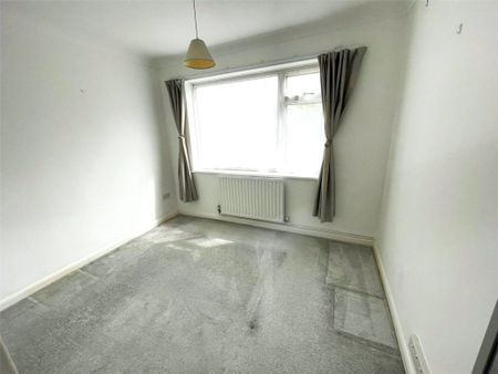 2 Bedroom Bungalow - Priors Dean Road, Winchester - Photo 5