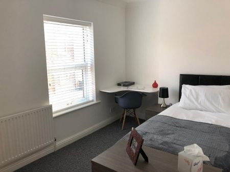 4 bedroom terraced house to rent - Photo 5