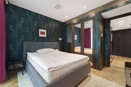 An immaculate four bedroom apartment in the prestigious Knightsbridge Apartments development benefitting from spa facilities and 24 hour concierge/security services. - Photo 5