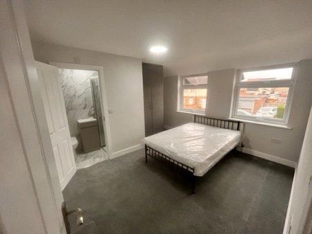 6 bedroom semi-detached house to rent - Photo 3