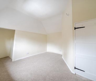 3 bedroom end of terrace house to rent - Photo 3