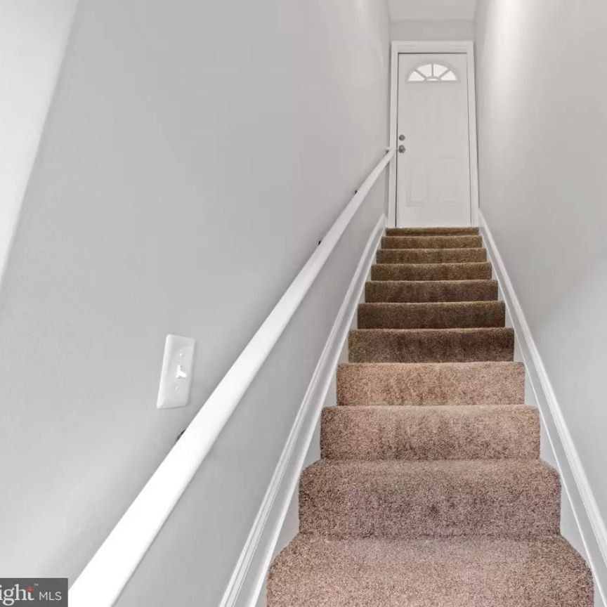 2939 Yorkway #TOP FLOOR - Photo 1