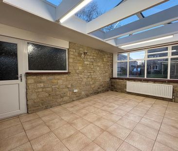 4 bedroom detached house to rent - Photo 2