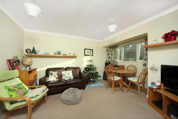 Glencairn Drive, W5 - Photo 1