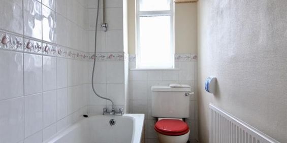 Kingsley Avenue, Southall - Photo 3