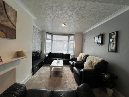 3 bedroom semi-detached house to rent - Photo 2