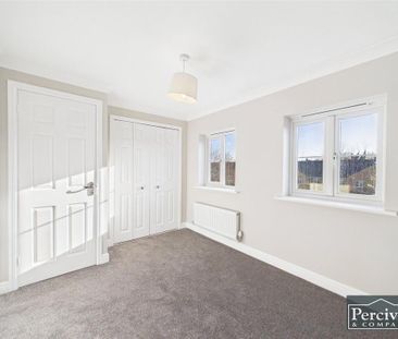 2 bedroom end of terrace house to rent - Photo 2