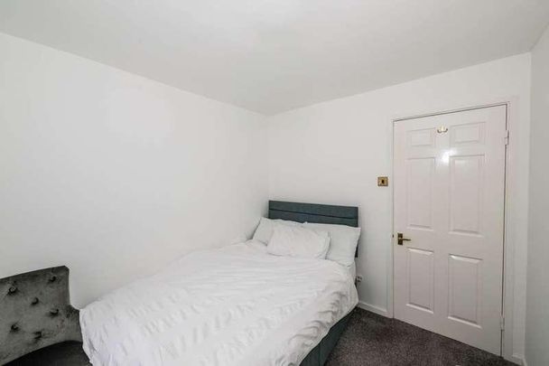 Oak Bank, Prestwich, M25 - Photo 1