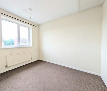 Semi-detached house to rent on - Photo 2