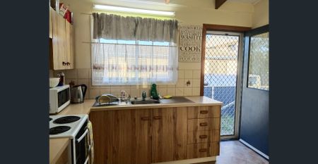 2 BEDROOM UNIT WITH PRIVATELY FENCED BACKYARD - Photo 4