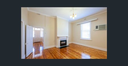 Character Cottage Living in a Prime Stepney Location - Photo 5