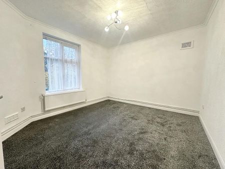 3 bedroom apartment to rent - Photo 4