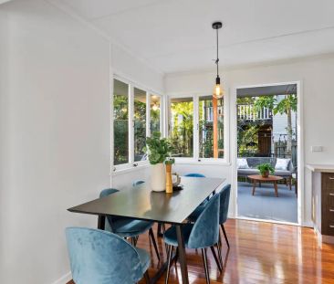 Renovated Three Bedroom Retreat - Photo 3