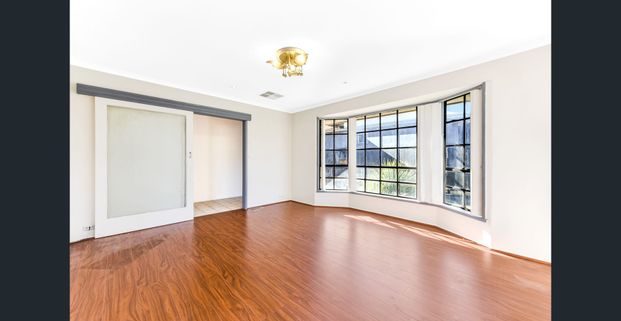 Three bedroom home in superb location - Photo 1