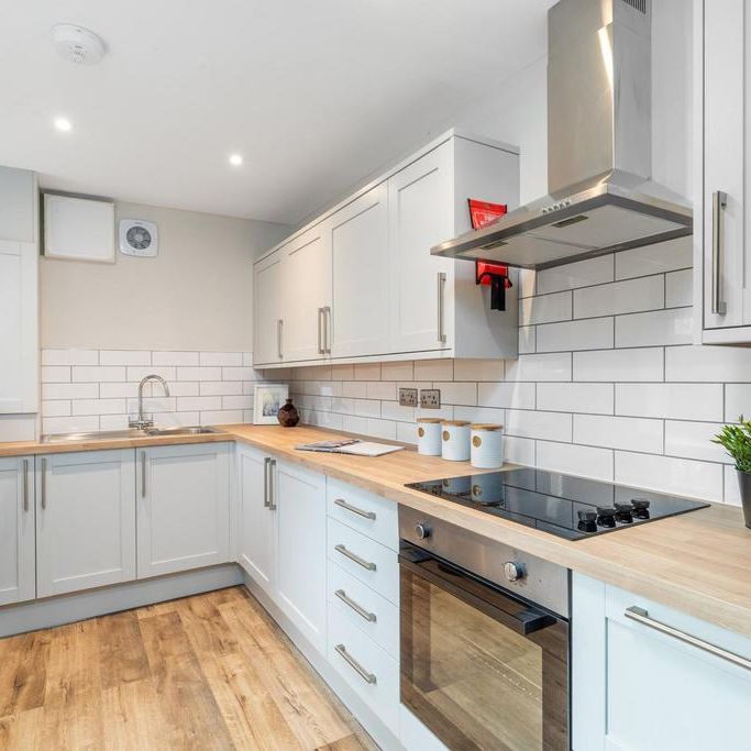 6 bedroom house to rent - Photo 1