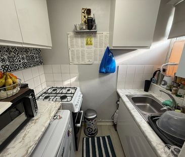 Studio Flat, Linden House, NW10 - Photo 5