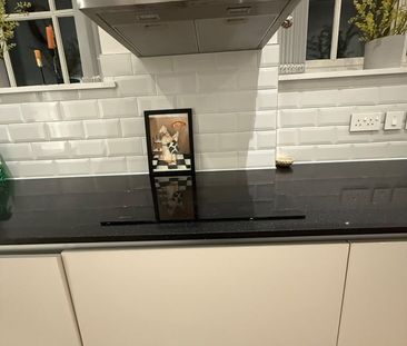 Studio Flat, Winchester St, W3 - Photo 1