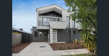 Brand New Stylish Two-Bedroom Townhouse in a Prime Yarraville Location - Photo 3