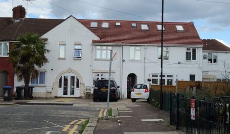 Lansbury Avenue, Edmonton, London N18 - Photo 4