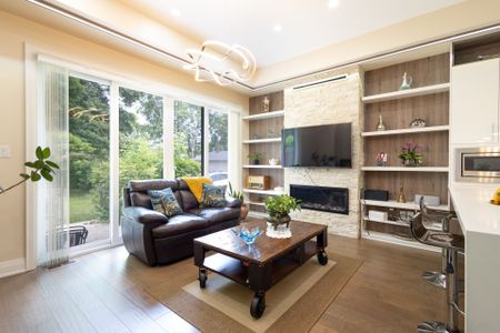 For Lease - 35A Broadview Avenue, Mississauga, Ontario - Photo 4