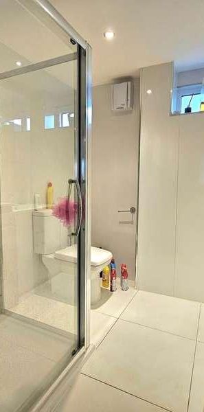 Kingsbridge Road, Southall, UB2 - Photo 1