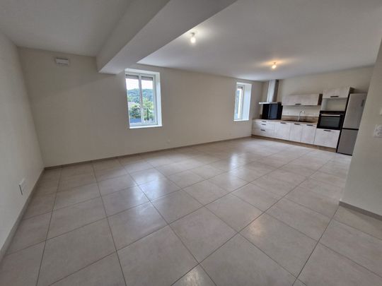 Location Appartement 4 pièces 111m² AMPUIS 69420 - Photo 1