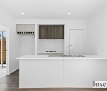 Gorgeous Hamptons Style Home - Photo 2