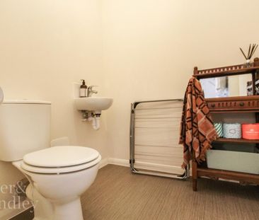 2 bedroom townhouse to rent - Photo 3