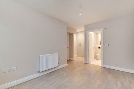 Croft Road, Godalming - 2 bedrooms Property for lettings - Seymours - Photo 3