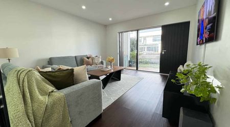 Modern 4-Bedroom Executive Home for Rent – Prime Takanini Location! - Photo 3