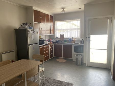 706 St Aubyn St East, Parkvale - Photo 5