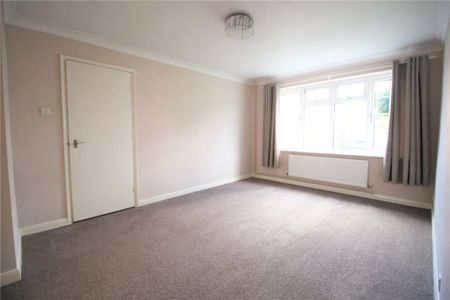 3 Bedroom House - Eastways, Bishops Waltham - Photo 3