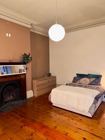 Carlton - Photo 2