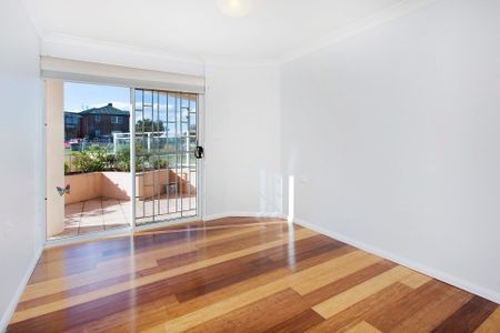 Life by the Harbour - Photo 2