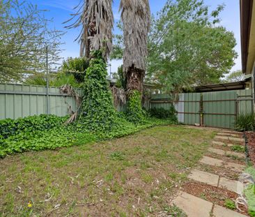 19 Chifley Cres, Kooringal NSW 2650 - Photo 2