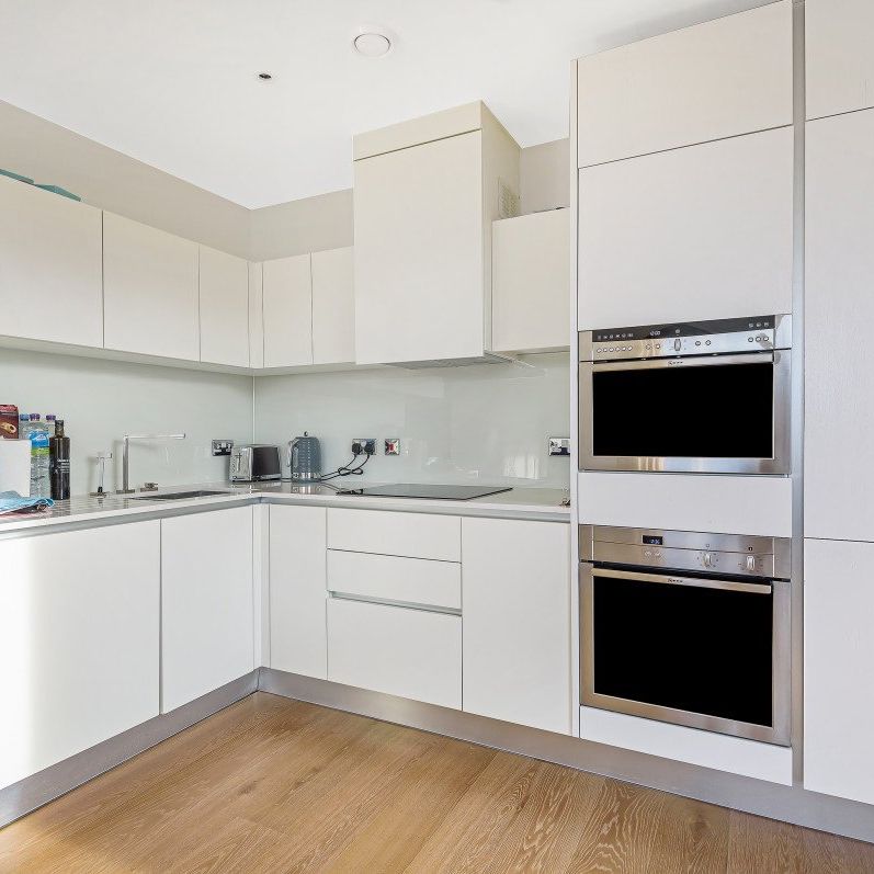 Flat to rent - Tizzard Grove, London, SE3 - Photo 1