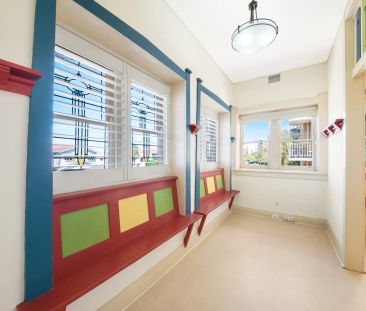 Duplex Sized, Renovated Apartment with Harbour Glimpses - Photo 1