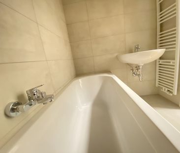 FRISCH RENOVIERTE 2 ZIMMER WOHNUNG MIT GRÜNBLICK - NAHE BIONDEKGASSE - Foto 4