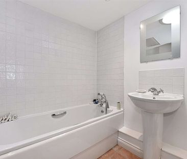 Well presented cottage with one allocated parking space. Suitable for a Single or Professional Couple Only - Photo 5