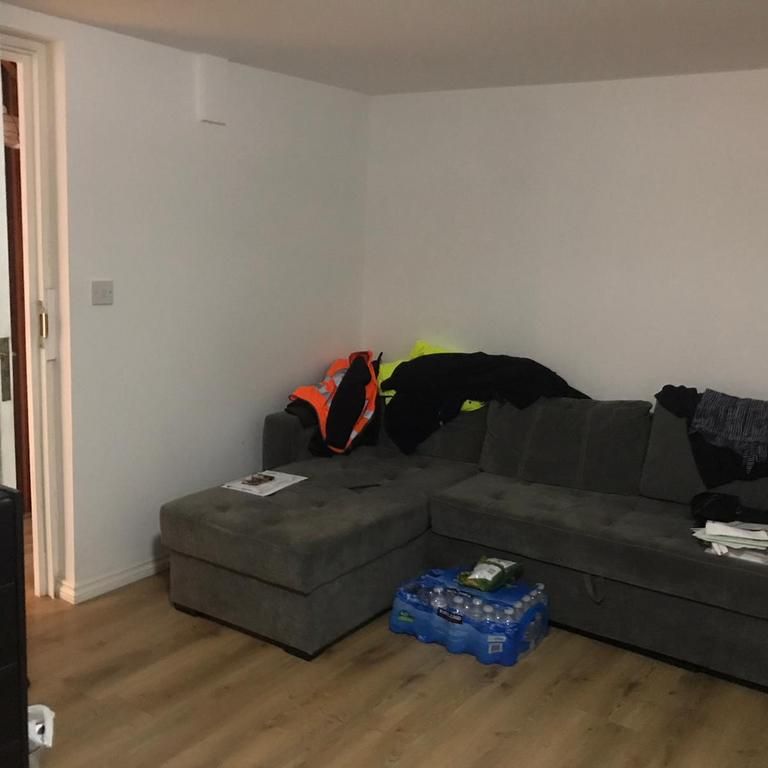 5 bedroom end of terrace house to rent - Photo 1