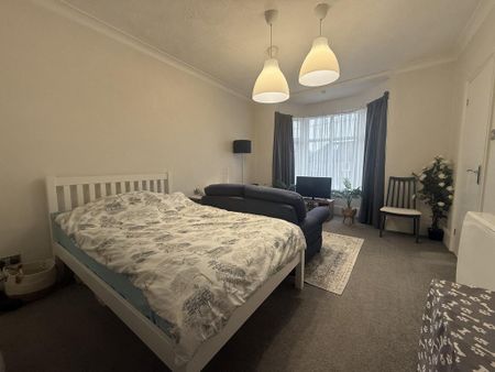 Studio to rent - Photo 2