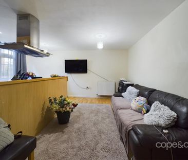 2 bedroom ground floor flat to rent - Photo 2