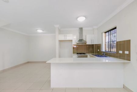 2/93-95 Clissold Parade,Campsie,New South Wales 2194, Sydney - Photo 3