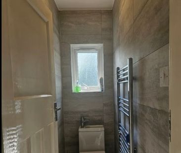 Room in a Shared House, St Leonard Street Croydon, CR0 - Photo 2