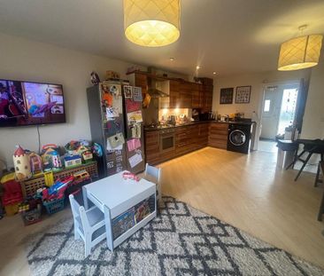 4 bedroom terraced house to rent - Photo 1