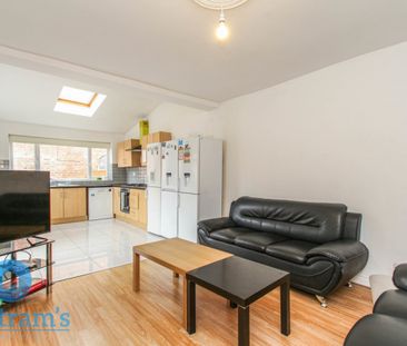 5 bed Semi-Detached House for Rent - Photo 2