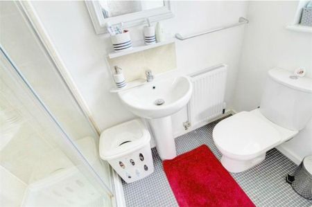 3 bedroom detached house to rent - Photo 4